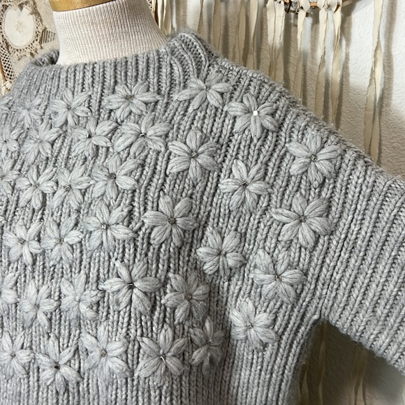 Sundance Gray Wool/Alpaca Flower Accent Sweater Size M - Picture 3 of 9